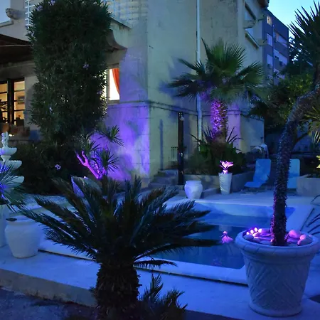 On Location, With Pool, Sea View And Exotic Garden شقة *