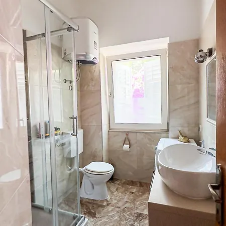 On Location, With Pool, Sea View And Exotic Garden Lejlighed