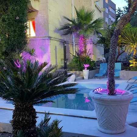On Location, With Pool, Sea View And Exotic Garden Appartement Split