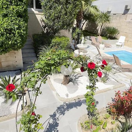 Sea View - Beachside, With Private Pool, Tropical Garden & Terrace Apartament Split